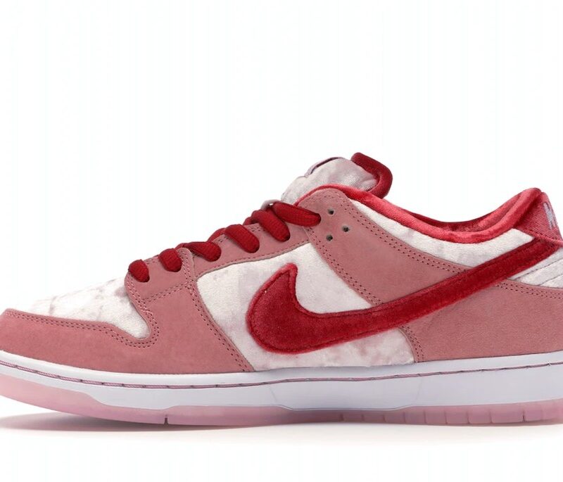 Nike SB Dunk Low StrangeLove Skateboards (Regular Box)