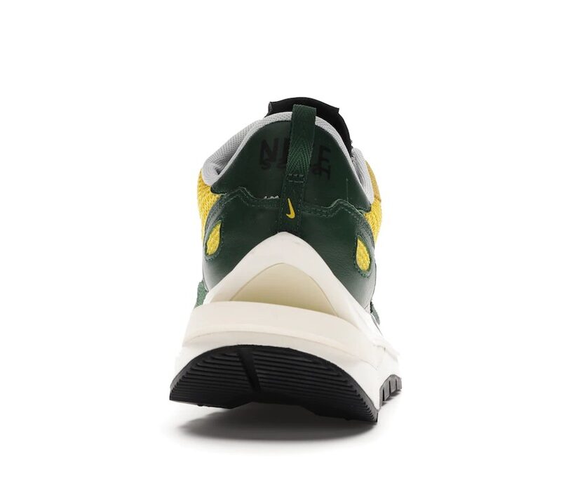 Nike Vaporwaffle sacai Tour Yellow Stadium Green